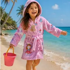 Roupão infantil com estampas que brilham no escuro. Confira os tamanhos na descrição.