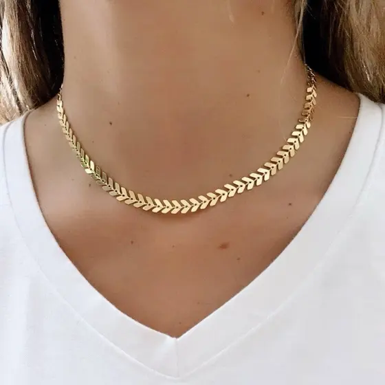 Colar chocker feminino escama semi joia banho ouro 18k