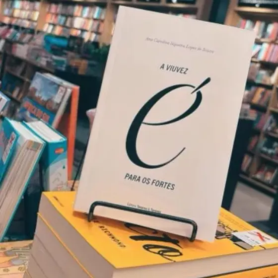 A Viuvez é para os fortes by Carol Siqueira - Editora Tavares & Tavares - Biografia - Livro