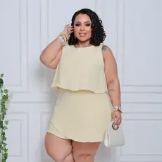 Macaquinho Feminino Curto Em Camadas Plus Size Moderno