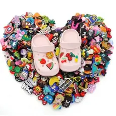 100 pçs cartoon Botäo Chinelos Pin Para Decoracäo Fivela De Sapatos De Bricolage Acessórios Pino