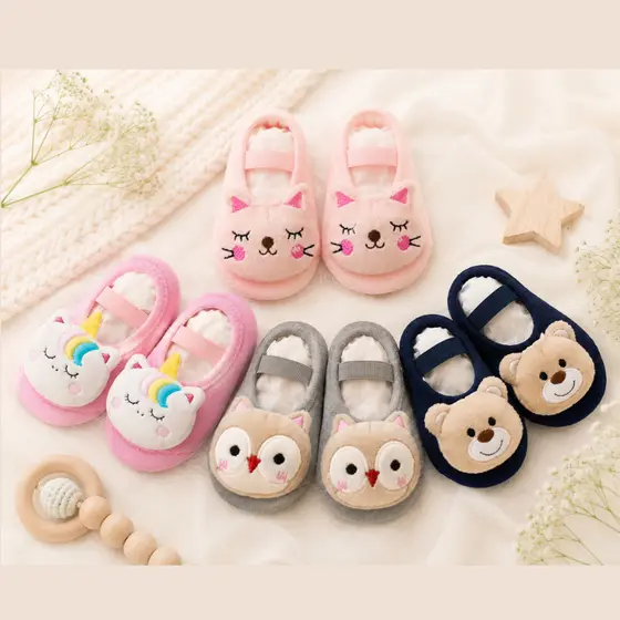 Kit 2 3 4 5 6 Pares Meia Sapatilha Bebê Antiderrapante com Chocalho Pelúcia 3D Menino Menina Cores e estampas Sortidas