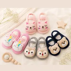 Kit 2 3 4 5 6 Pares Meia Sapatilha Bebê Antiderrapante com Chocalho Pelúcia 3D Menino Menina Cores e estampas Sortidas