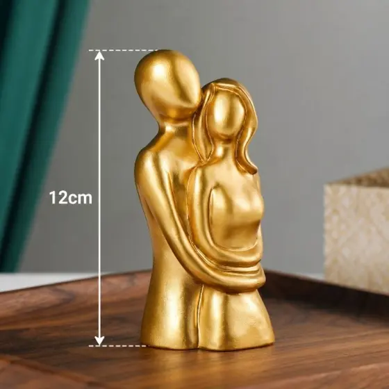 Escultura casal abraçado, objeto de decoração gesso, moderno, minimalista, estátua.