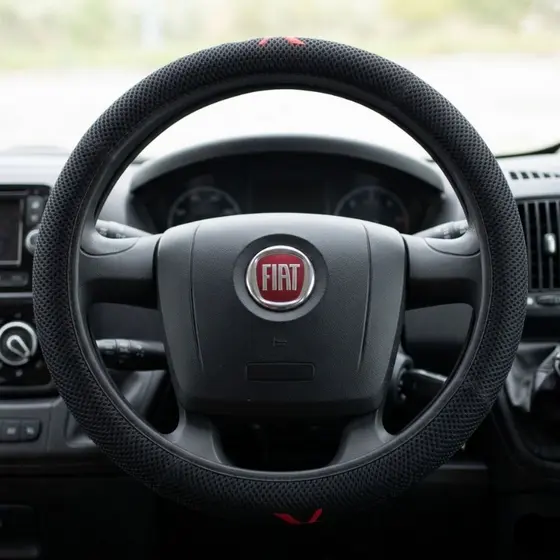 Capa de Volante em Tecido Automotivo Respirável Macio Typer p/ Van Iveco 40cm