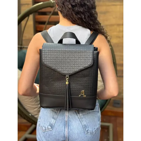 Bolsa Mochila Feminina Em Couro Ecológico Moda Premium Acompanhada De Um Chaveirinho Ali Freitas