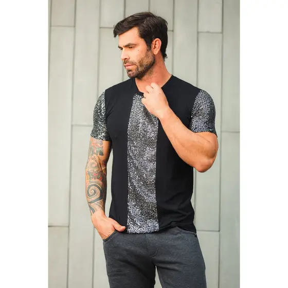 Camiseta Masculina JotaVê Preta em Viscolycra Mangas e Detalhes em Paetê Moda Casual