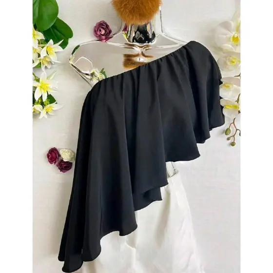 Camisa Sem Gola e Assimétrica Sólida Com Babado Forrado