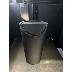 Lixeira pequena para uso no carro e no escritório. organização