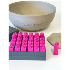 Kit Carimbo Alfabeto - Máquina de Escrever (para doces, cerâmica, biscuit e muito mais)Estêncil tipo gráfico polimérica.