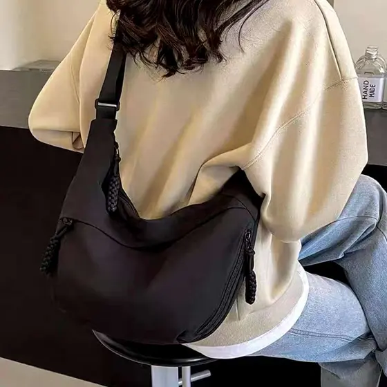 Bolsa Feminina de Ombro Meia-Lua em Tecido Zíper Alça Ajustável Casual Estudante