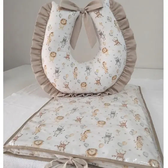 KIT ALMOFADA AMAMENTAÇÃO + TROCADOR DE CÔMODA ESTAMPAS SORTIDAS