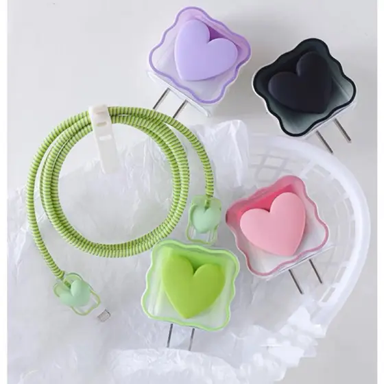Capinha Protetora de Carregador e Cabo USB Iphone Design Laço Lacinho Coração Gatinho Cor Pastel