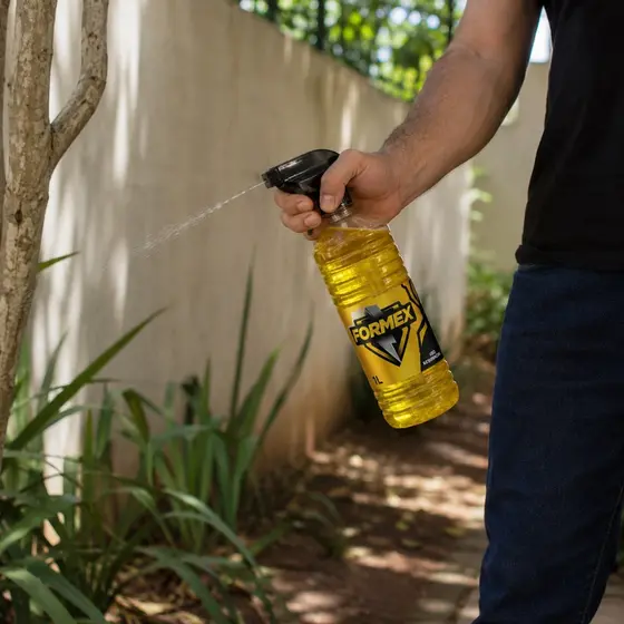 Formex 1L com Borrifador para Controle Residencial Diário