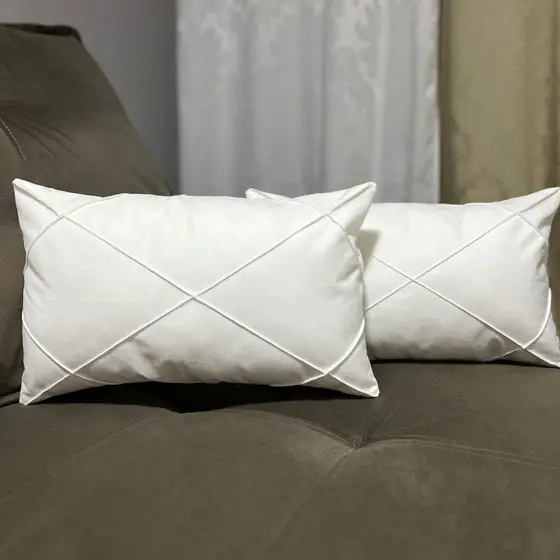 Jogo 02 Almofadas Retangulares Baguete Cheias em Suede Drapeado 30x50cm Confortáveis e Elegantes para Sofá e Decoração