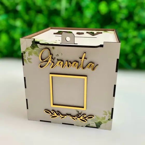 CAIXA PARA CASAMENTO LUA DE MEL CORTE DA GRAVATA PERSONALIZADA INICIAS FLORES BRANCAS
