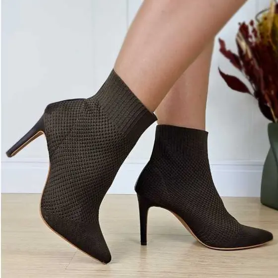 Bota Meia Feminina Knit Salto Fino Alto 9cm Cano Médio Confortável Estilosa Moderna Antiderrapante