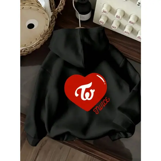 Moletom Casual Unisex com Capuz e Estampa de Coração Vermelho & 'Twice', Cordão Ajustável, Tecido Macio, Lavável na Máqu