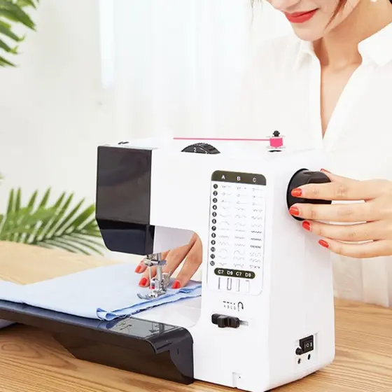 Máquina de Costura Multifuncional 38 Pontos Bivolt 110V 220V Com Extensor e Diversas Funções