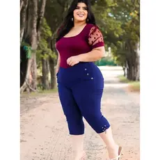 Calça Capri Feminino Com Detalhes No Bolso Plus Size