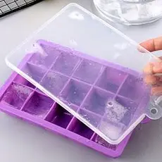 Forma de Gelo em Silicone com Tampa – 15 Cubos, Cor Roxa, Verde, Flexível e Fácil de Desenformar