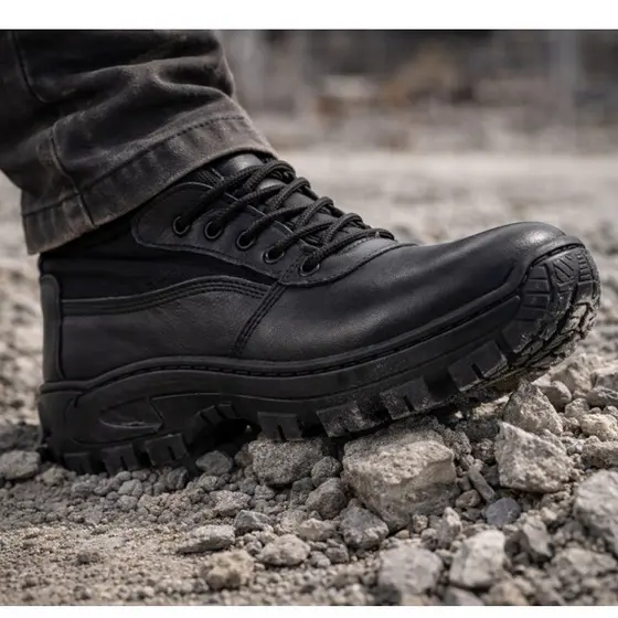 Bota Botina Para trabalho Preta de Segurança de Couro Masculina com Bico Reforçado de PVC e Resisten