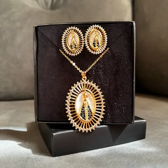 Conjunto Nossa Senhora Aparecida e Divino Espírito Santo  – Brinco e Colar folheados