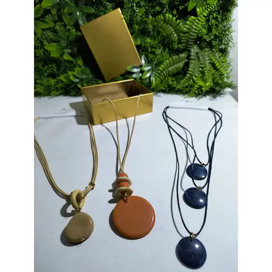 Colar feminino elegante resina para mulheres sofisticadas..