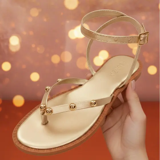 Sandália Rasteirinha Feminina com Fivela e Aplique  - Tendência  Verão - Cor Ouro Light