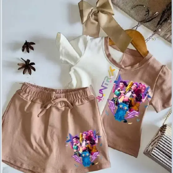 Conjunto Infantil menina HUNTRIXX  Blusa e Short‑Saia das Guerreiras do K-POP Estampa Colorida, (Tamanhos 4 a 14)