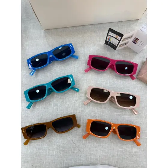 Óculos de Sol Fashion Quadrado com Proteção UV400 – Estilo Moderno e Personalidade