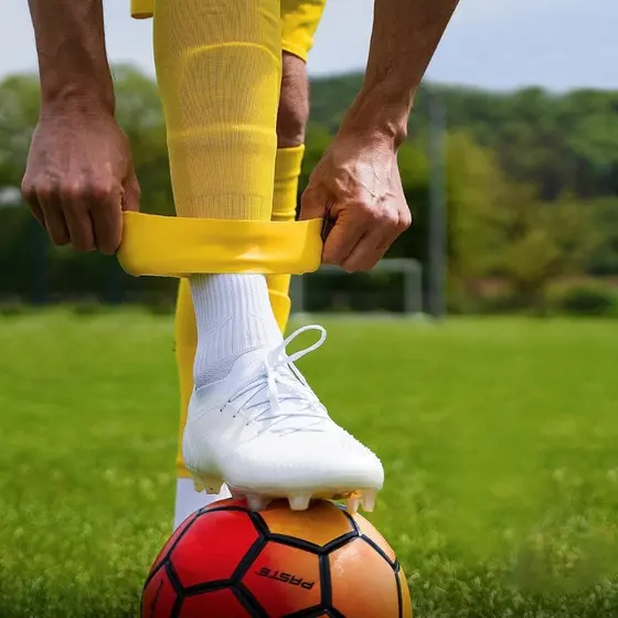 Novas Meias De Futebol Com Silicone Elástico Anti Derramamento Atleta Caneleiras Deslizamento Curto Perna Guardas