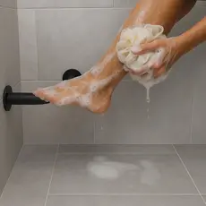 Barra De Apoio Banheiro Segurança Angular em L | Para Depilar Lavar Os Pés | Evita Quedas Escorregões | Cor Preto
