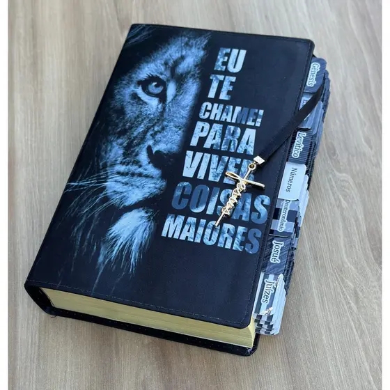 Bíblia Leão eu te chamei com pingente e abas adesivas já coladas - ARC