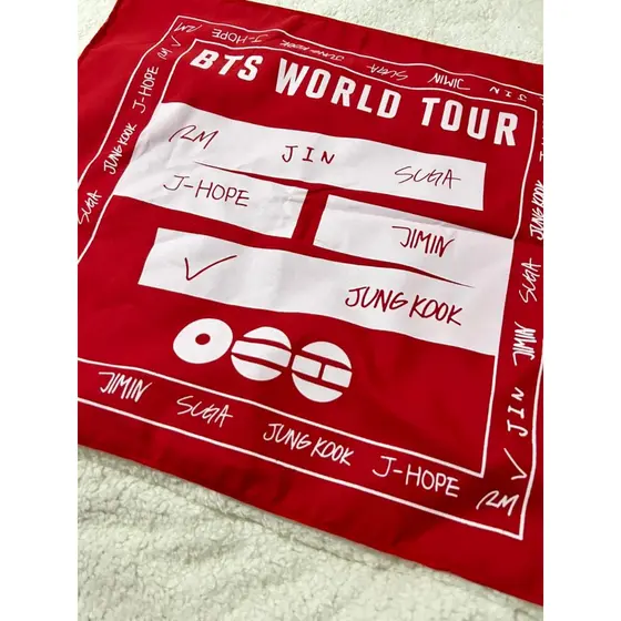 Lenço Bandana BTS Arirang World Tour Vermelha Estampa Integrantes Army