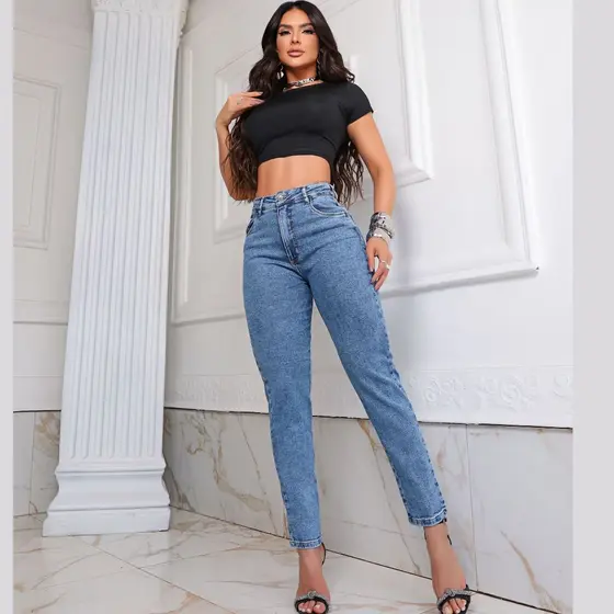 Calça Jeans Feminina Mom Fit Cintura Alta Com Lycra E Lavagem Marmorizada Modeladora