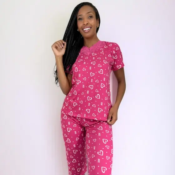 Pijama Pescador Feminino de Suede Blusa e Calça Capri Verão Pijama Senhora Confortável