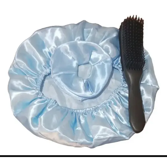 KIT TOUCA DE CETIM XUXA E ESCOVA DE CABELOS.