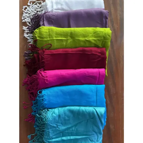 Echarpe lisa Pashmina com 7 opções de cores