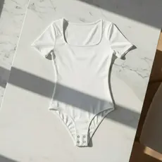Body Feminino Verão Elegante Frescor e Estilo para Dias Quentes e Ensolarados com Tecido Leve