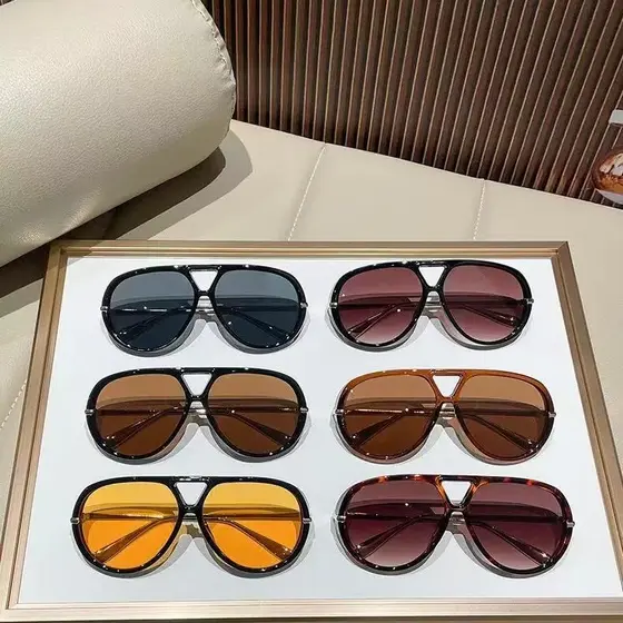 Novos e elegantes óculos de sol femininos com ponte dupla 100