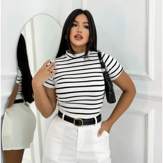 Camiseta Manga Curta Com Gola Alta Listrada Casual Elegante Feminina Trabalho Malha Premium básica
