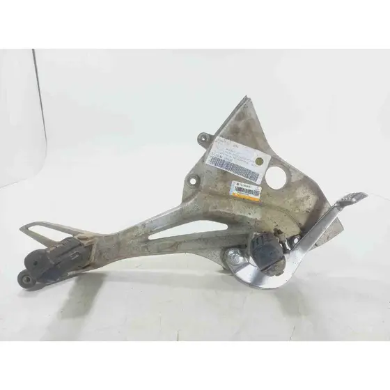 SUPORTE PEDAL APOIOTRAS LD - MOTOCICLETA CB 2011