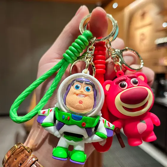 Chaveiro de boneca de desenho animado com cabeça de ovo e morango, pingente de brinquedo requintado