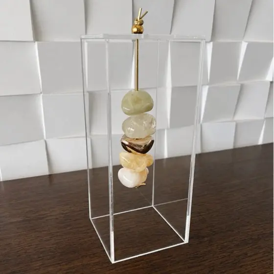 caixa de acrílico com pedras/escultura com pedras/caixa com citrino/pirita/quartzo/terço decorativo