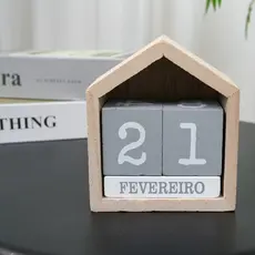 Calendário Pequeno De Mesa MDF Decorativo 12x12x5.6Cm Casa Forma Coração Oco