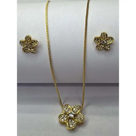 Conjunto Colar e Brinco de flor cravejada na zircônias semijoias