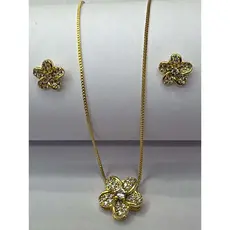 Conjunto Colar e Brinco de flor cravejada na zircônias semijoias