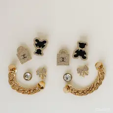PINGENTE PARA BABUCHE KIT 10 BOTTONS PIN PARA BABUCHE URSO PRATA