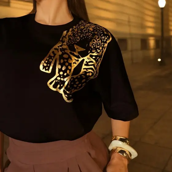 Blusinha Feminina Max Oversized Estampa Leopardo Foil 100% Algodão Estilo Confortável e Moderno